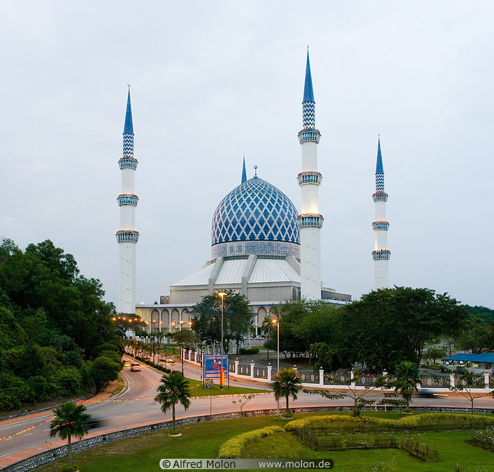 Photo of Shah Alam mosque at dusk. Suburbs around KL, Kuala Lumpur